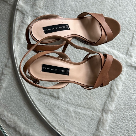 Steve Madden Heels Tan/Nude - Picture 6 of 6